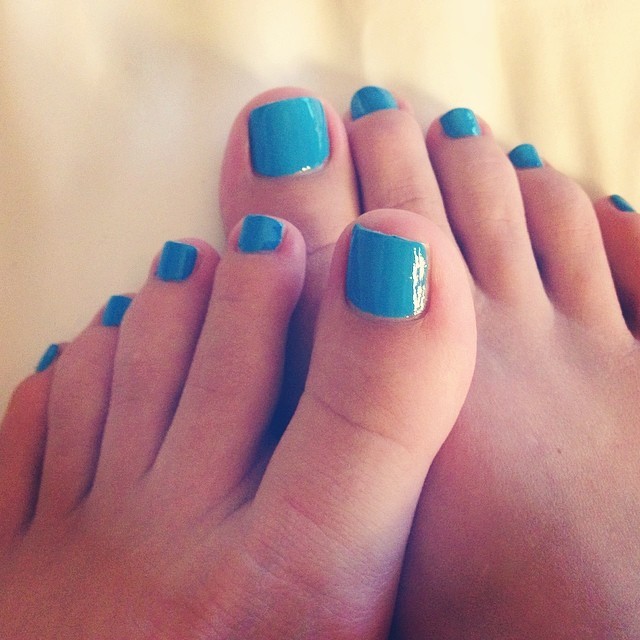 feetexp:  I adore this shade of blue  I jack off at the sight of beautiful feet.