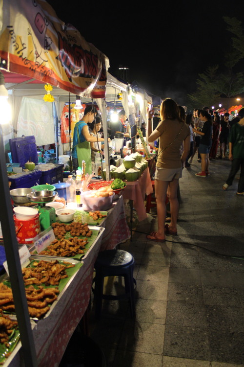 On train market in Bangkok: lots of food 
