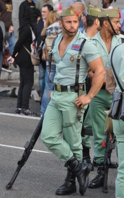 sequelguerrier:  ronaldpalmer:  libratenoz:  Love a uniform  Servicemen indeed.  Yeh those Spanish pants and shirts have a really rather special way of showing off chests etc. 