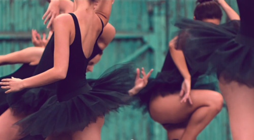 thechroniclesofpoplockp:bootyhoekage:charlibaltimore:urban-s0ul:kanye’s visuals are incredibleI look