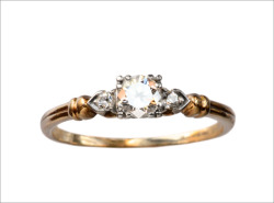 eriebasin:  1940s 0.28ct Diamond Engagement