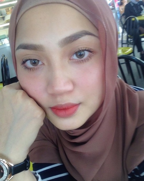 adamzack21 - Ailin. Mek kelantan mata & bibir dia...