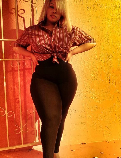planetofthickbeautifulwomen:  Pasha Sur’i 