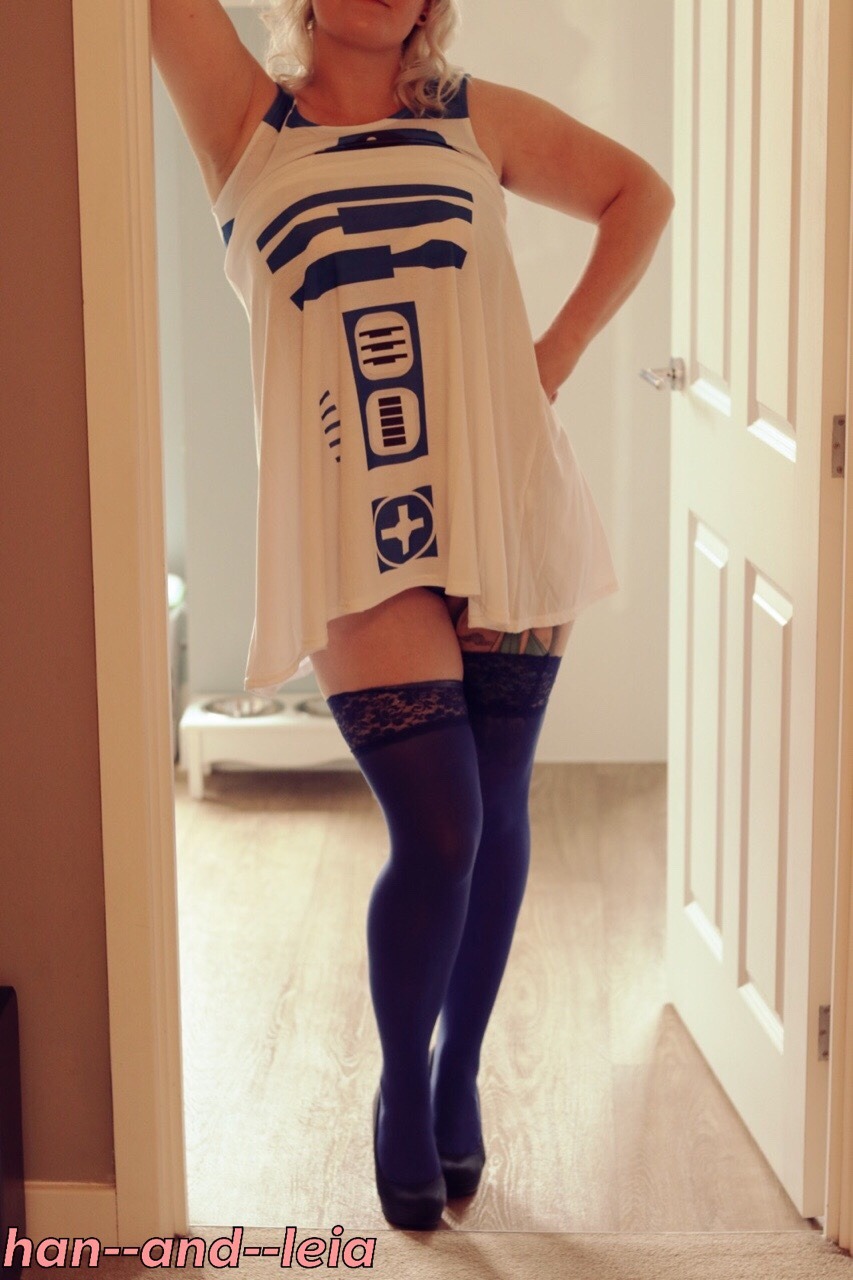 han–and–leia: acoupleofsluts:   han–and–leia:   “This R2 unit has a bad