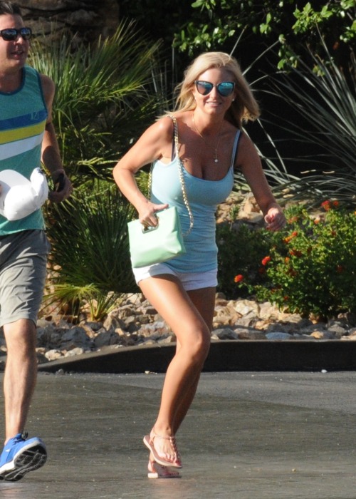 Just some big titties on the run.