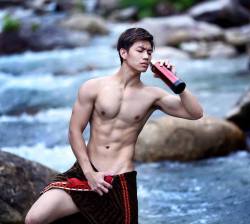 evianguy:  Hawt Asian Stud! 