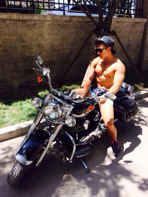 teeyakdon:  I wanna ride (with) him …  LOL 