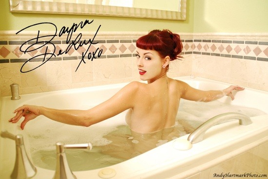 alternative-pinup:  Alternative Pin UpPin Up Twitter
