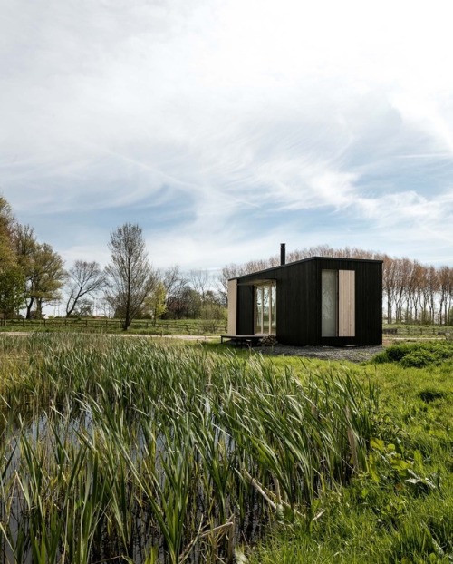 ARK SHELTER photos by sam de backer hat tip to architizer + curbed / previously // s&thi  mag 