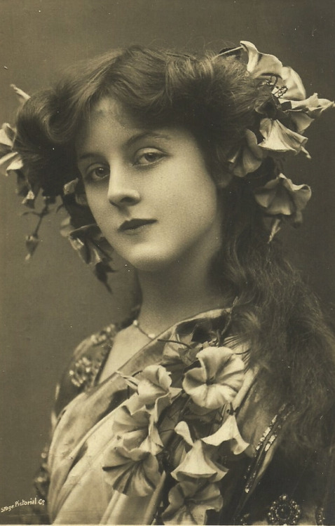 Edwardian stage actress Miss Doris Stocker.