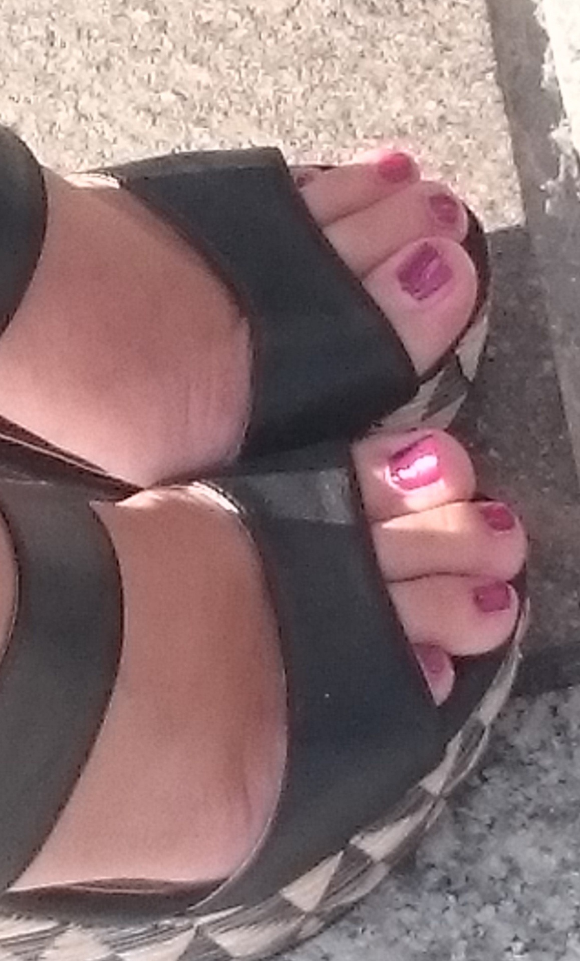 bantor69:  Late Summer warm and stinky feet 👣😈