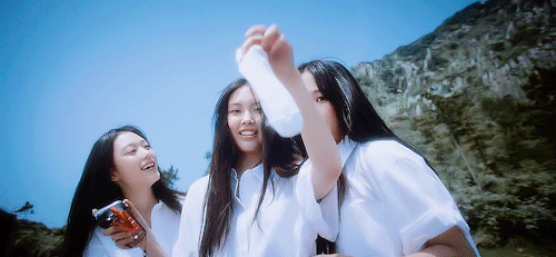 New Jeans || Bubble Gum MV