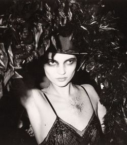 kate-jam-and-diamonds:Halloween, New York, 1997 / ph: Kelly Klein