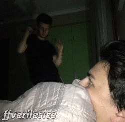 siyahandblue:  uykusuzolanerkek:  ffverilesice:  :d  asdfdsf  uyurken böyle dans