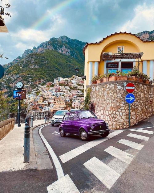 #Italia #positano ⠀ #Buongiorno ragazzi, è davvero difficile trovare un unico panorama mozzafiato pe