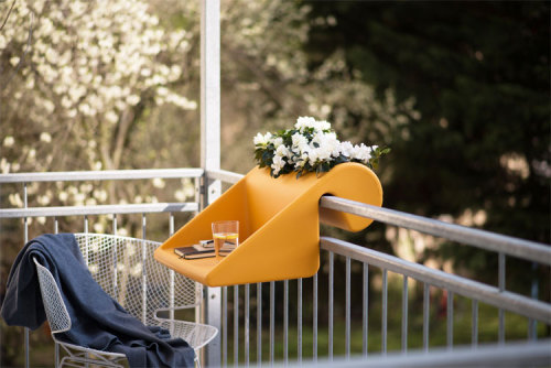 odditymall: The BalKonzept is a German designed desk for your balcony. Just place it over the railin