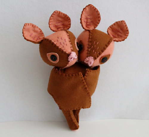 kelagon: rickgrimesbabyface:figdays:Two-Headed Bat Plush // themagicalbatI LOVE IT @castiron