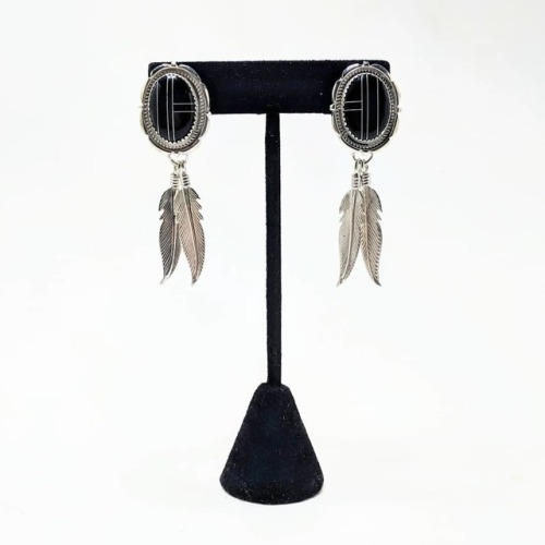 Vintage Onyx Inlay Sterling Feather Earrings, Signed, $69 12g (Etsy link in bio▪️Ships free) . . . .