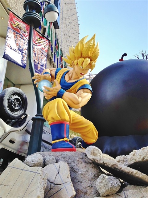 grimphantom:  ca-tsuka:  Son Goku VS Luffy in Tokyo streets.(by Bandai Namco Games