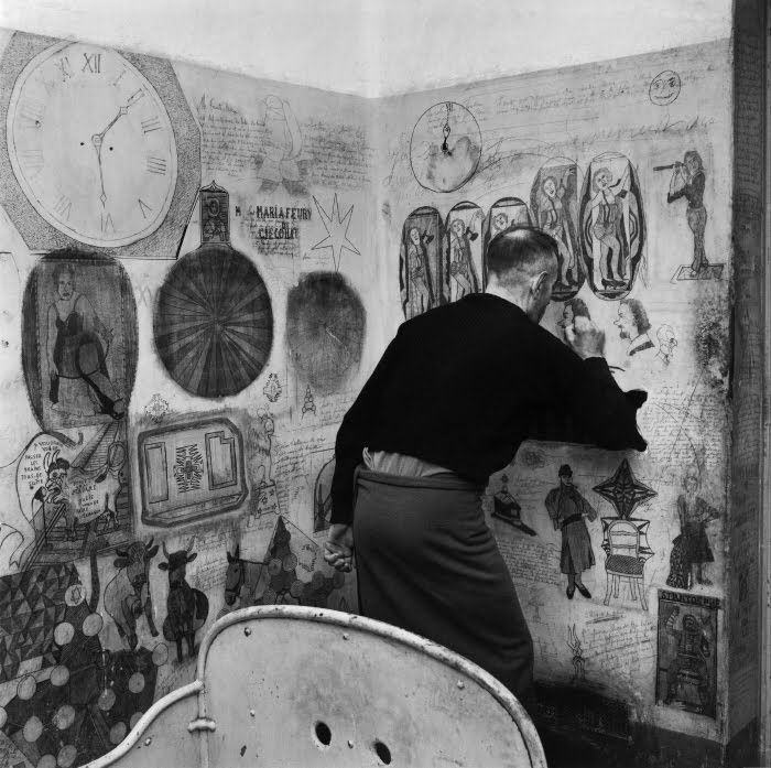 liverodland: Drawing deluxe: This anonymous patient artist at work in a French Psychiatric