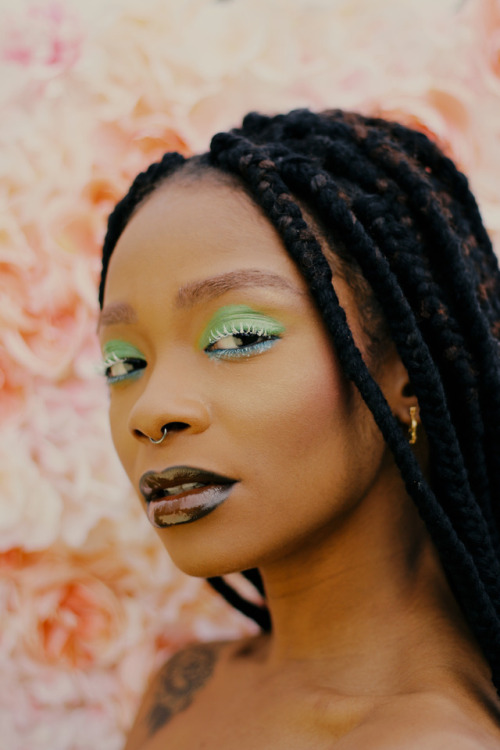 Flower Wall with Tamar.Photographed by: Enem OdehMakeup: Tamar Ellah