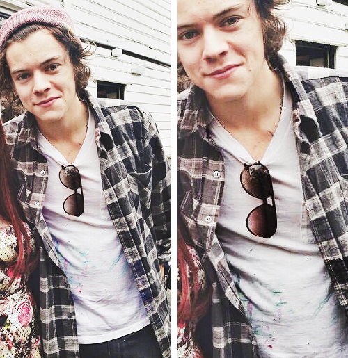 l-o-u-i-s-h-a-r-r-y-deactivated:  his arm is full of paint and so is his shirt x / x 