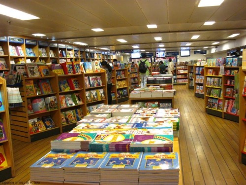 bookgasms:  bookriot:  The Logos Hope is the world’s largest floating bookstore.  OH MY G