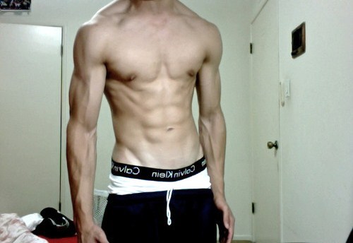 blessedngifted-hotaznguys:  Hot bod, hot dick! This guy knows how to have fun! ^^