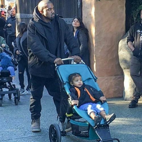 norisblackbook:DadYe hasn’t pushed my stroller in ages, so I didn’t  know how this was gonna play ou