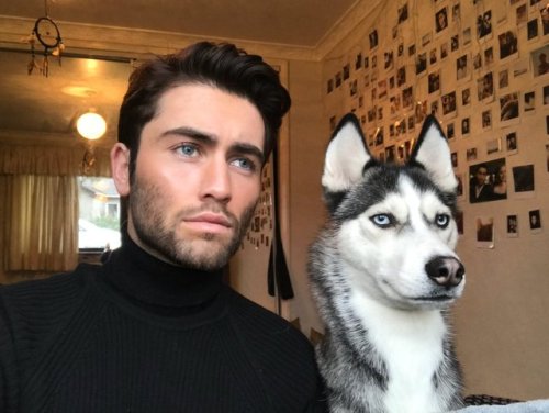 lazycheskie:  enemafrostofficial: When your familiar and you are on point the dog looks like a fucking disney pixar talking dog 