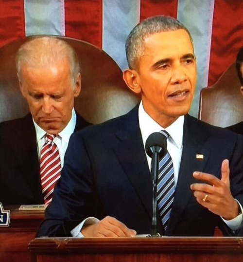 patrickwsawyer:3fluffies:Why does Biden have BB-8 on his podium?Why wouldn’t he?Fair question, from 