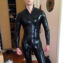 hunks-in-latex:  Watch free gay porn videos: http://bit.ly/2r2BULI