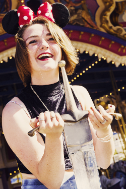 aryasstarks-deactivated20140821:  @Maisie_Williams,