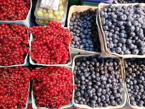 ideahs:  super cool fruit stand in canada :~) :~) 