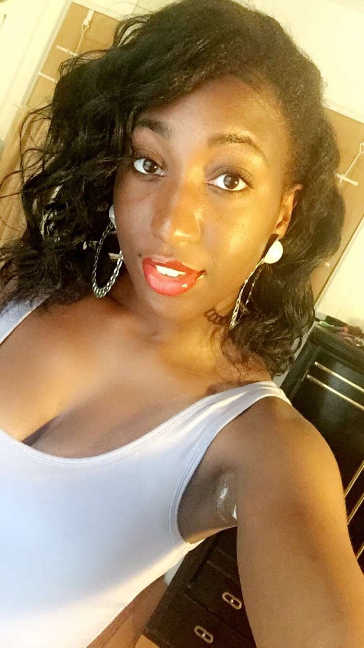 haitibabyyyyy:  veryauthenticcc:  When your abs show through your dress …  😘😍
