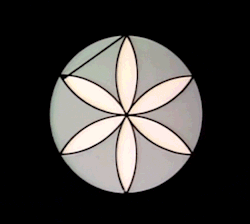 thegroovyarchives:1979 Sesame Street &amp; Philip Glass “The Geometry of Circles #1″ animation(via: YouTube)