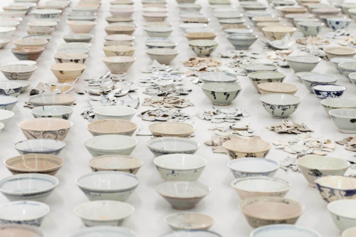 myampgoesto11:He Xiangyu: 08.23.2012  (2012)900 pieces of Blue and White Porcelain