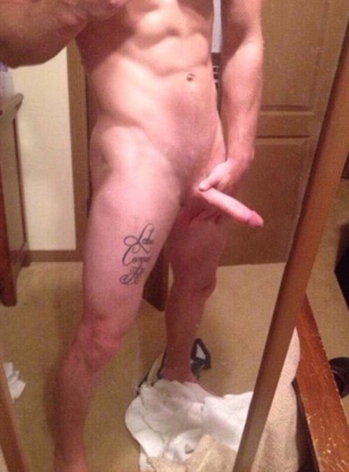 daydreambelieverboy: (via MAN CANDY: ANTM Hunk Dustin McNeer’s Uncensored Dick Pics [NSFW] | C