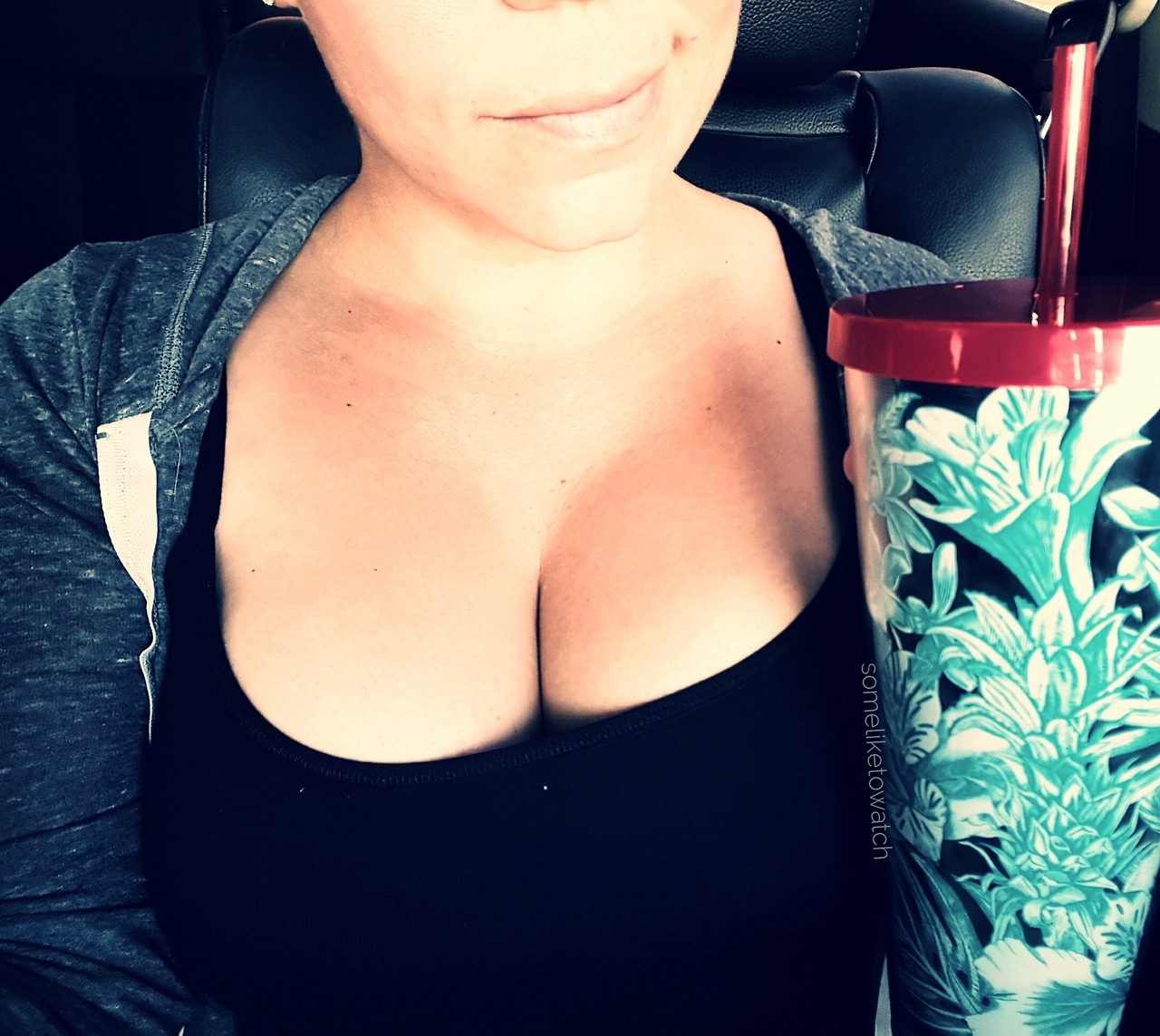 someliketowatch:  Good morning!! Coffee and cleavage this fine Sunday.  Hope you
