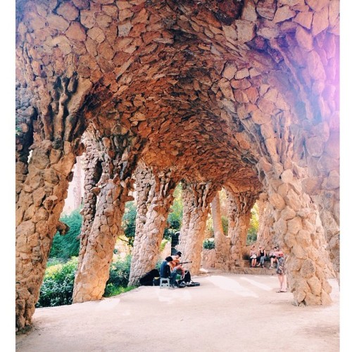 Seeing the things from a fresh perspective #parkgüell #bcn #barcelona #spain #explore #discover #adv