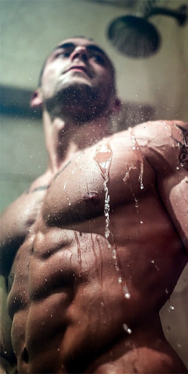 muscunation: sthenolagnian: Shower time #pecsxx #wet