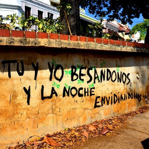 somospoesia:  Yo quiero… Somos Poesia en Facebook Somos Poesia en Twitter 
