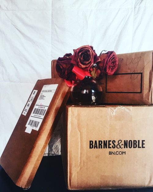 aunreliablenarrator: 🌹📚🌹📚🌹 