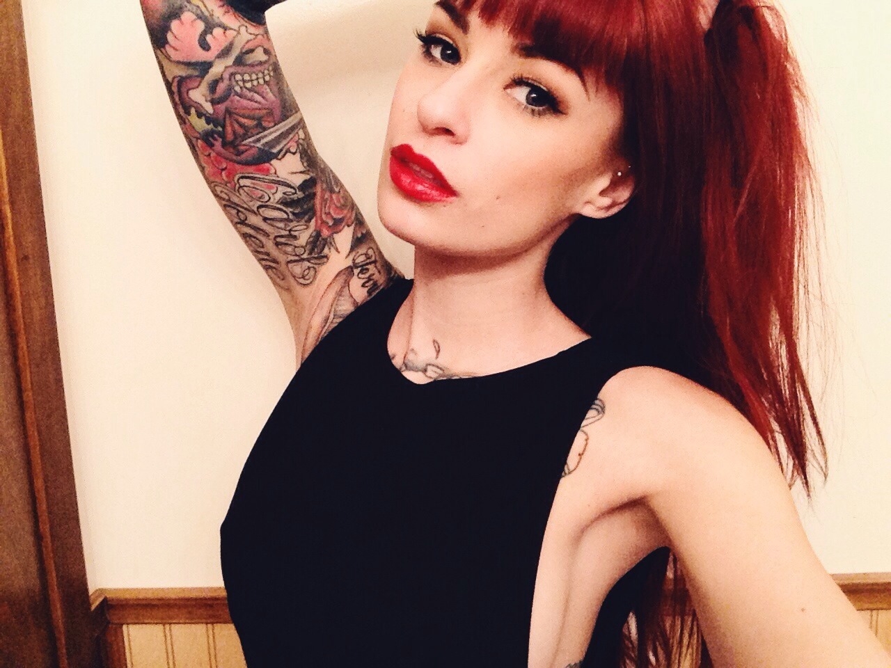 raleighsuicide:  tristyntothesea:  Sideboob.  Can you just let me love you please?