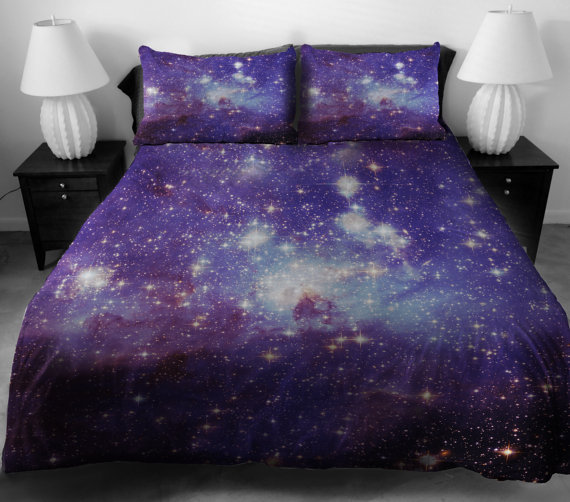 ekscentricnost:  padalesexy:  staceythinx:  Sexy space bedding available in the CBedroom