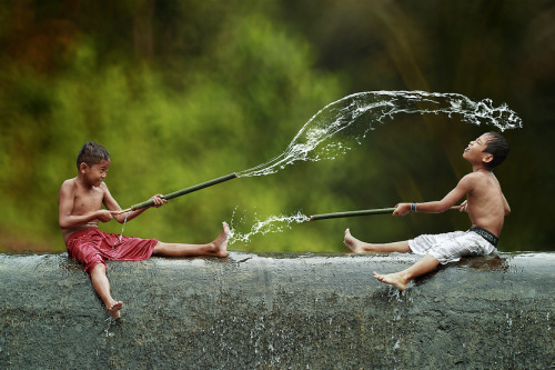 awkwardsituationist:  photos by herman damar in banten, indonesia