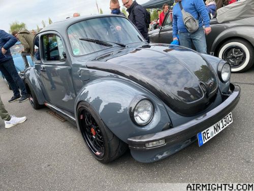 Cool looking German Looker seen in Hannover at the 39 Mai Käfer Treffen. Some detailed pics of this 