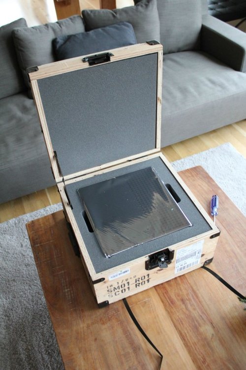 nomellamesfriki:  Unboxing pr0n: Steam Machine  
