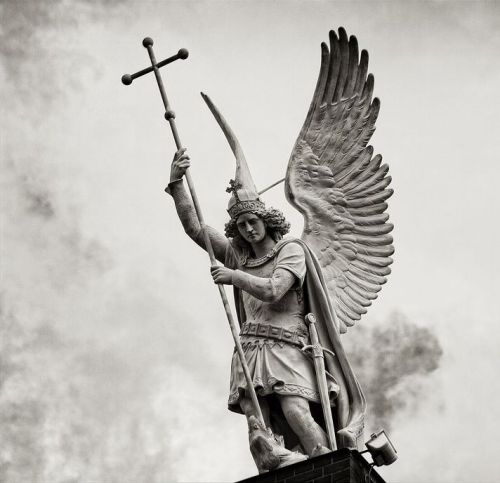 “Militia est vita hominis super terram, et sicut dies mercenarii, dies ejus.” (Iob VII,I