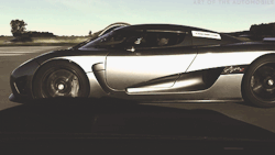 artoftheautomobile:   Agera R v Veyron Vitesse 